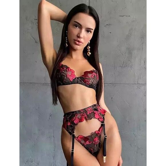 Sexy Sheer Floral Embroidered Lingerie Set - Picture 5 of 11